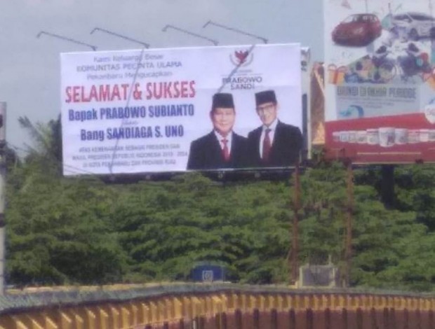 Baliho Kemenangan Prabowo-Sandi Terpasang di Pekanbaru