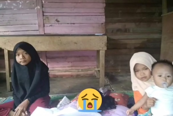 Tiga Anak Kecil di Samping Jenazah Ibunya Ini Bikin Sedih