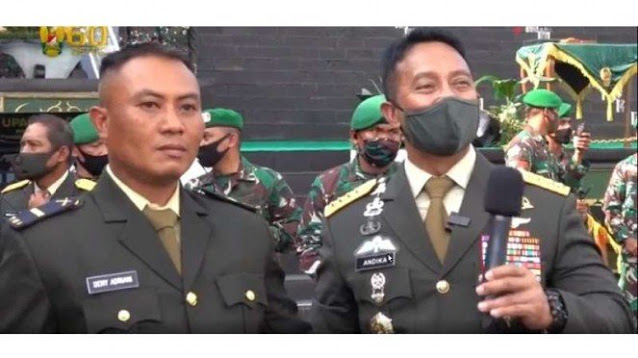 Jenderal TNI Andika Kasih Hadiah ke Letda Deny yang Dinas 18 Tahun di Papua