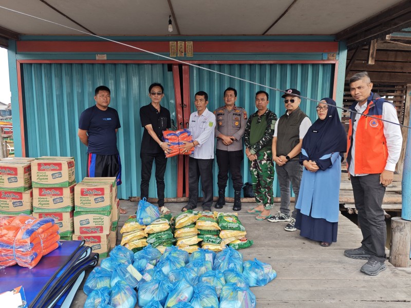 Gerak Cepat dan Penuh Empati, Bupati Inhil Instruksikan Penyaluran Bantuan Korban Kebakaran Concong dan Puting Beliung Tanjung Lajau