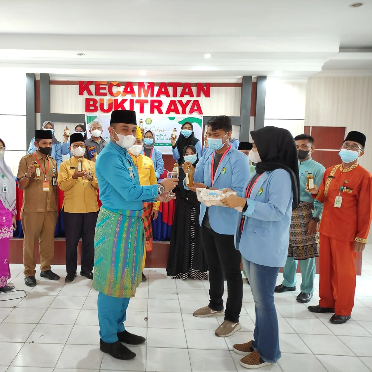 Camat Bukit Raya Launching Jamu Hasil Kukerta Mahasiswa UNRI