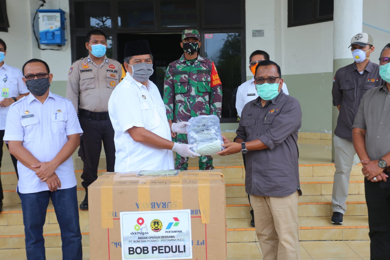 Peduli Penanganan COVID-19 di Siak, BOB dan PT Anugerah Tani Makmur Bantu Masker dan APD