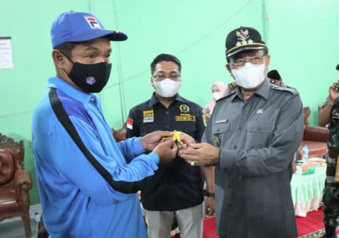 Bupati Wardan Bersama Anggota DPRD Bambang Hermanto Serahkan Bantuan Kendaraan Damkar Roda 3