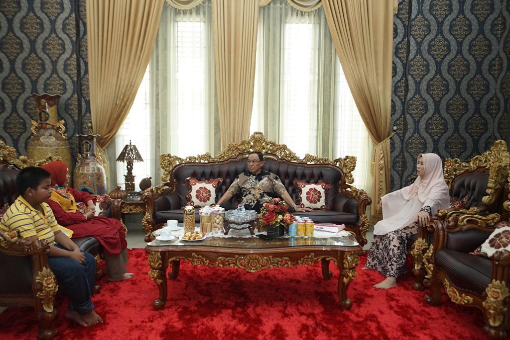 HM Wardan Berikan Penghargaan Kepada Pemenang OSN SD Tingkat Provinsi Riau