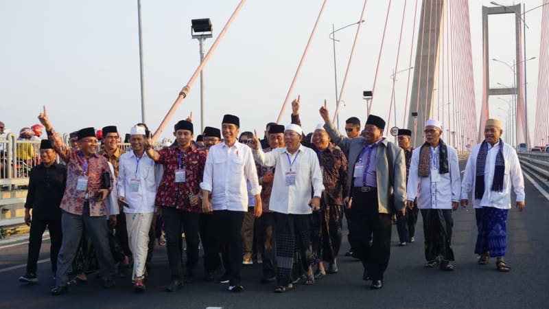 Dilaporkan ke Bawaslu, Jokowi Tak Minta Salam 1 Jari di Tol Suramadu