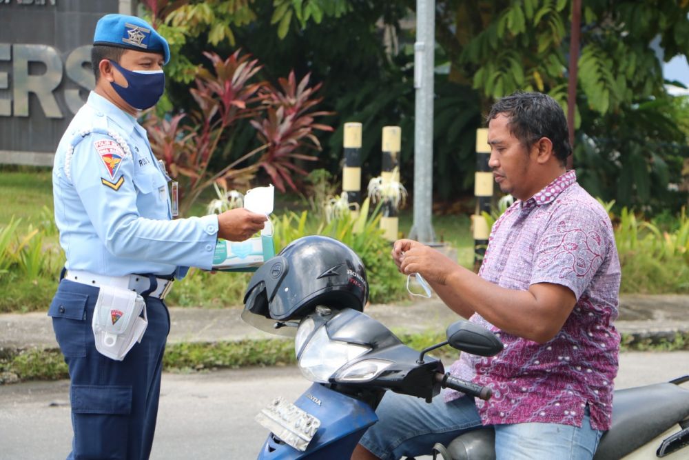 Jelang Hari Bakti TNI AU, Komandan Lanud Ajak Warga Disiplin Pakai Masker