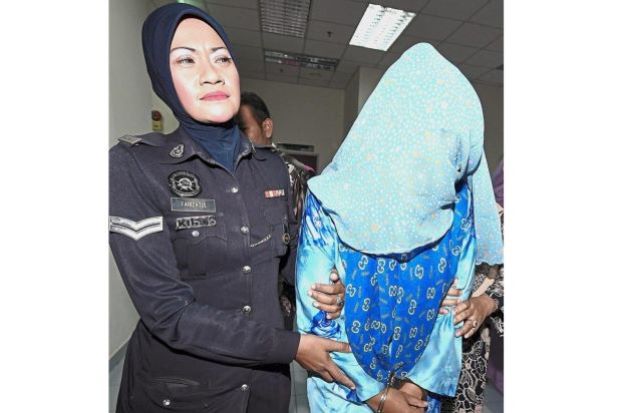 Wanita Malaysia Dihukum Cambuk 6 Kali