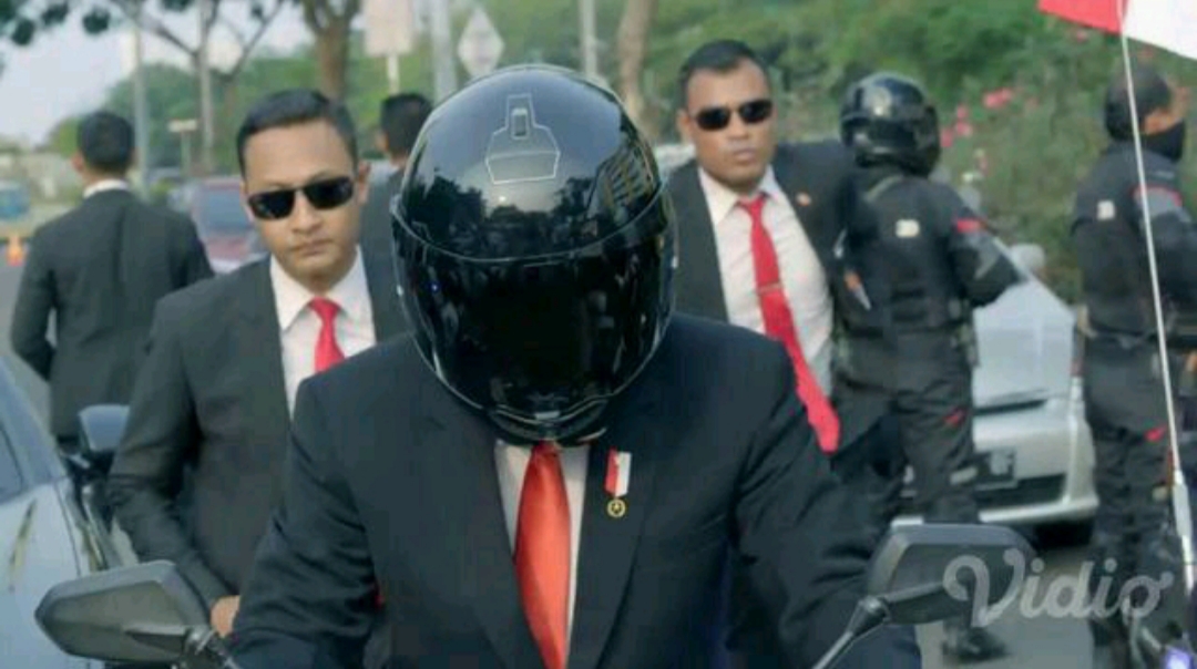 Naik Sepeda Motor, Presiden Jokowi Buat Heboh