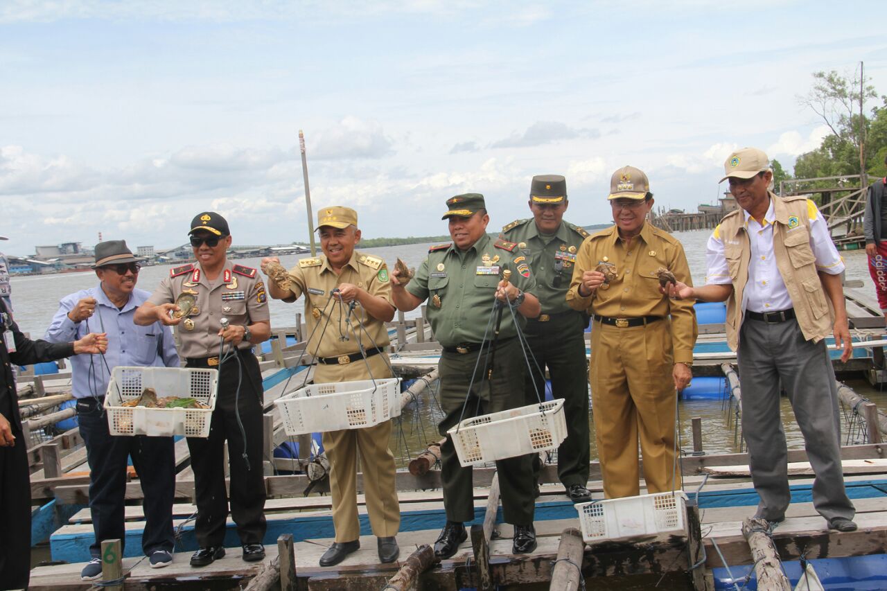 Bupati Inhil Dampingi Gubri Kunjungan Kerja ke Pelabuhan Samudera Kuala Enok