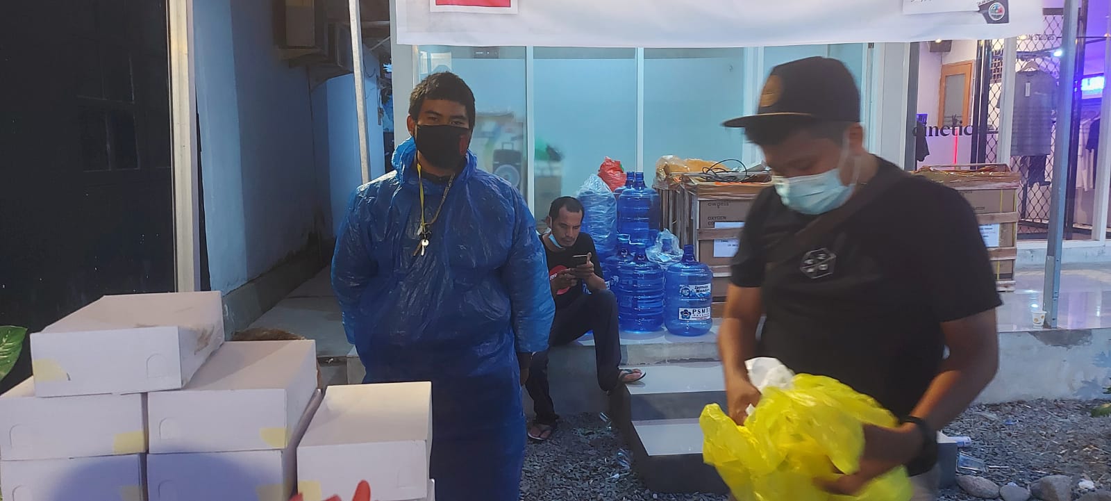 Desandrea, Tempuh 70 Kilometer Bawa Paket Isoman ke Posko Roa Jaga Roa