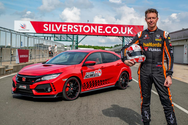 Matt Neal Torehkan Kecepatan Honda Civic Type R Baru