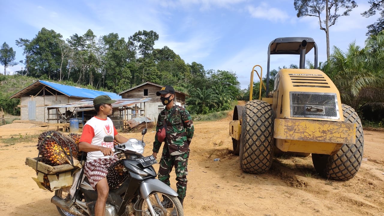 Desa Tolok Punya Jalan Yang Layak, Dandim Sambas Jelaskan Program TMMD