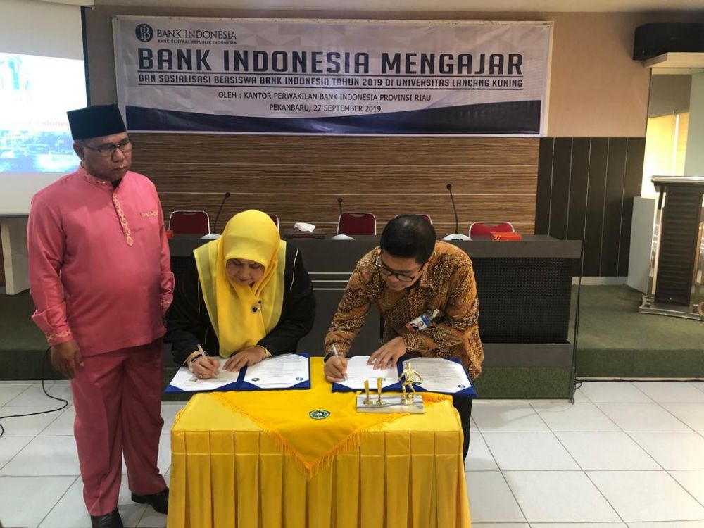 50 Mahasiswa Berprestasi Unilak Terima Beasiswa dari BI Riau