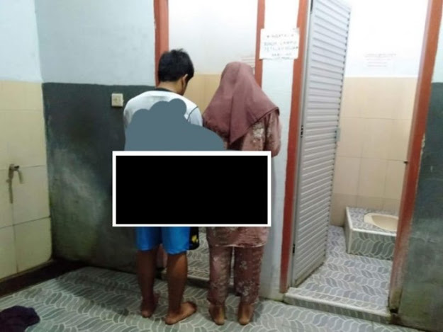 Wadaw! Sepasang Remaja Ini Bukannya Sholat, Malah Mesum di Toilet Masjid