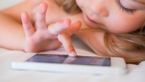 Smartphone dan Potensi Penyakit Mata Kering pada Anak-anak