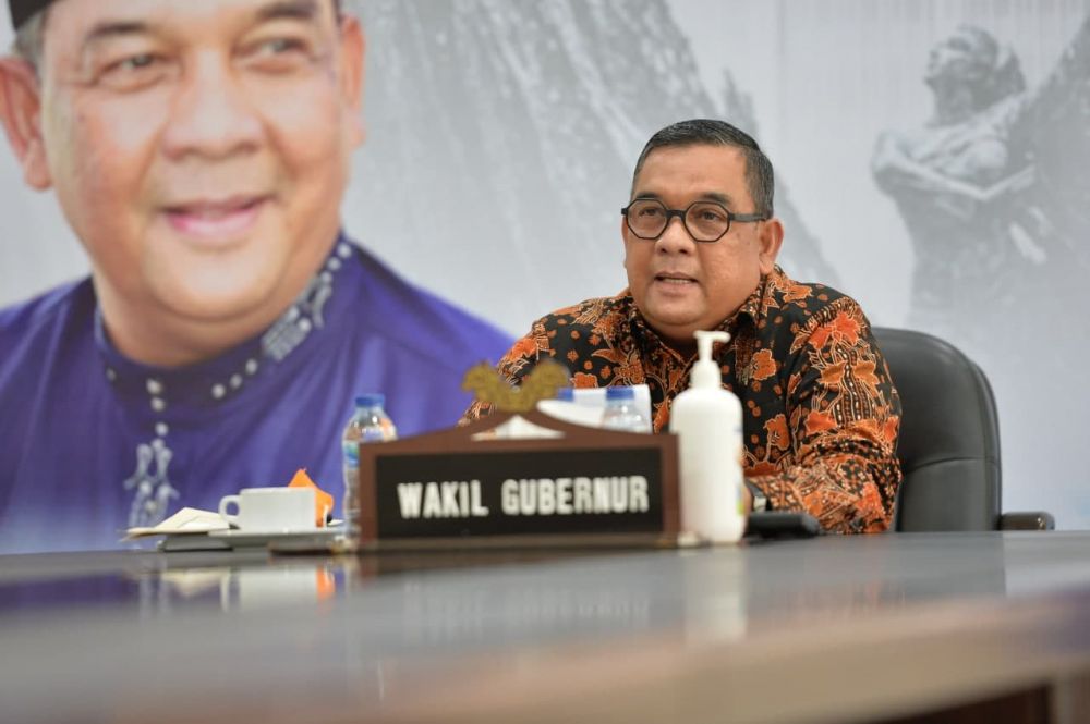 Wagubri Buka Webinar Bedah Kampus Undip Visit Riau 2021