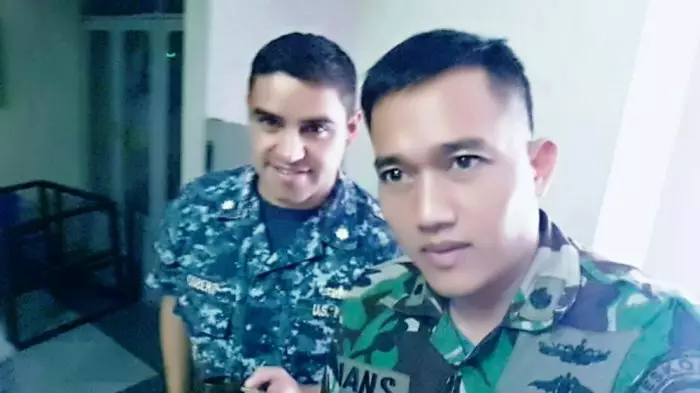 Perwira TNI AL Ganteng dari Jepara Ini Gunakan Hobi Masak untuk Diplomasi