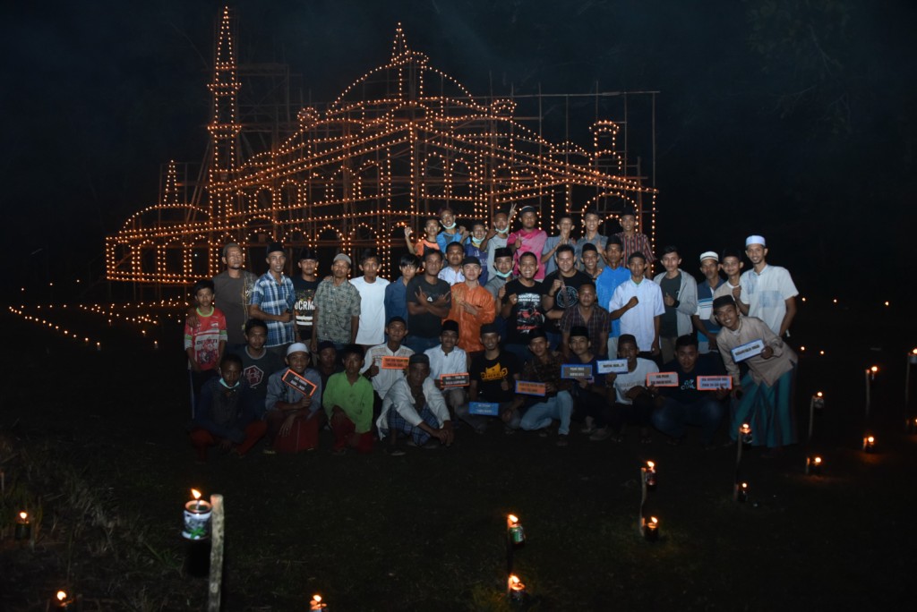 Pada Malam 27 Ramadhan, Desa Pedekik Sebagai Objek Kampung Colok