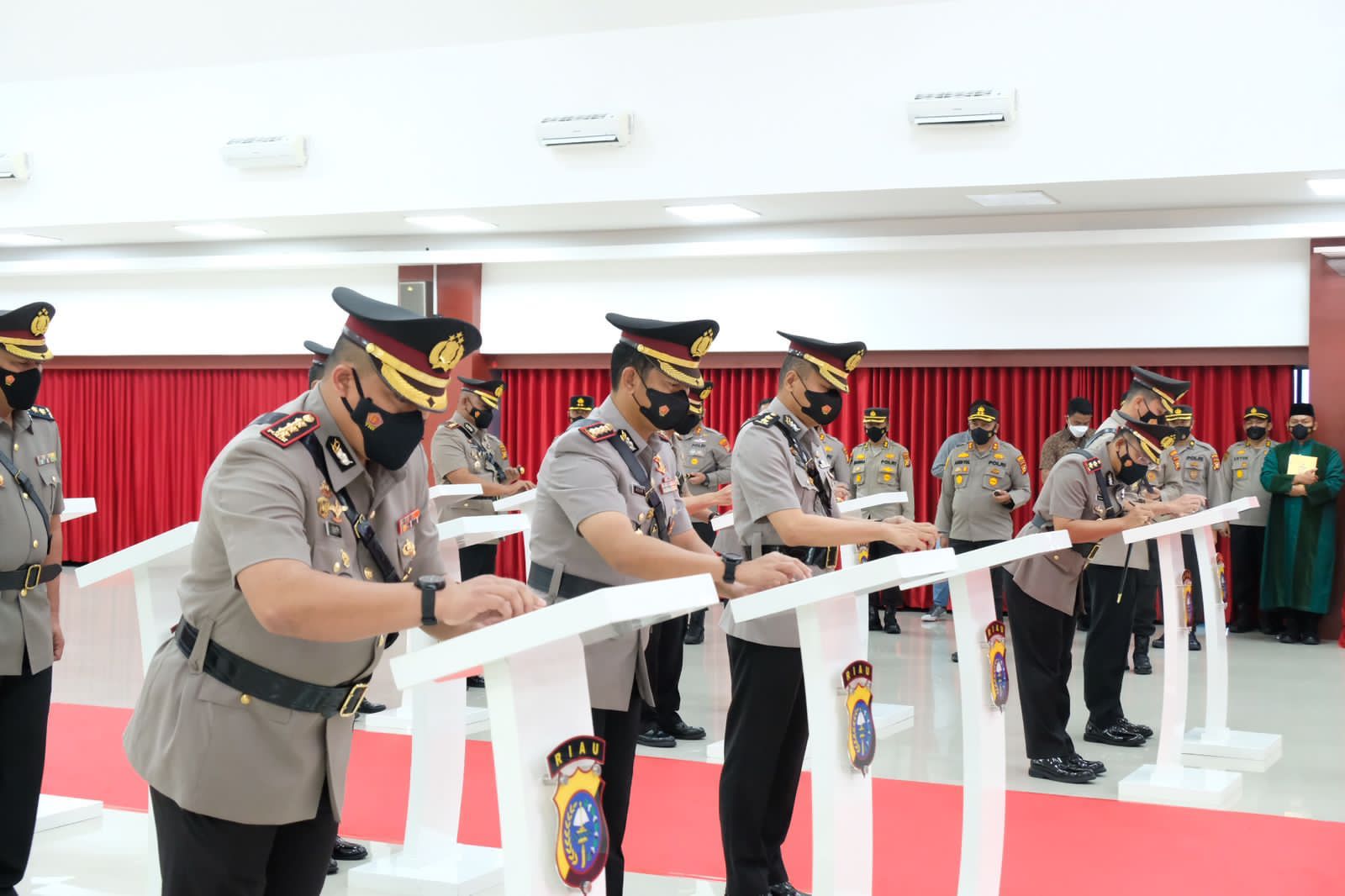 Pimpin Serah Terima Jabatan, Kapolda Riau Tekankan Jaga Marwah Kepolisian
