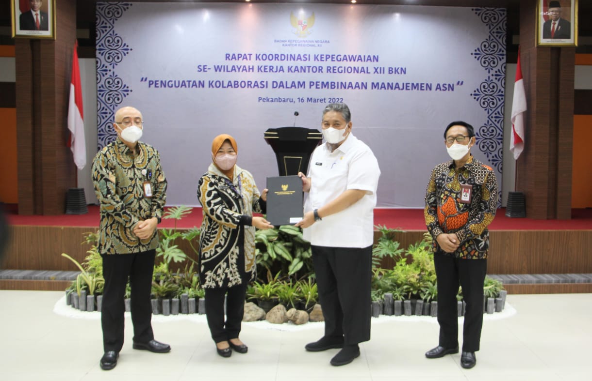 Sekda Inhil Tandatangani Komitmen Penguatan Tata Kelola Manajemen ASN