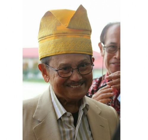 Gubernur Riau Doakan Mantan Presiden BJ Habibie Lekas Sembuh