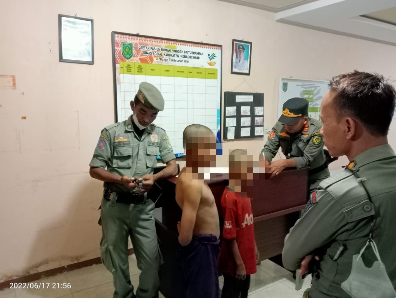 Satpol PP Inhil Amanakan 4 Bocah yang Mabuk Lem dari Hasil Meminta-minta