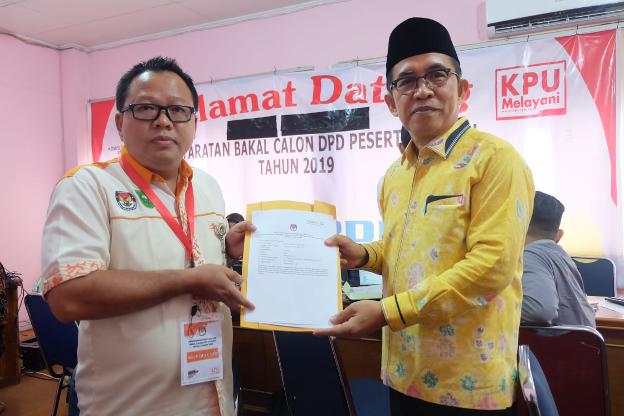 Maju DPD RI, Yusuf Said Serahkan Persyaratan ke KPU Riau