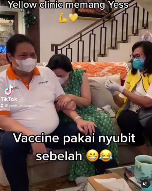 Istri Menteri Airlangga Disuntik Vaksin, Refleksnya Jadi Sorotan