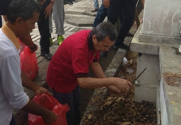Gubri Tanam Pohon dan Gotong Royong Bersihkan Areal Masjid Raya An-Nur Pekanbaru