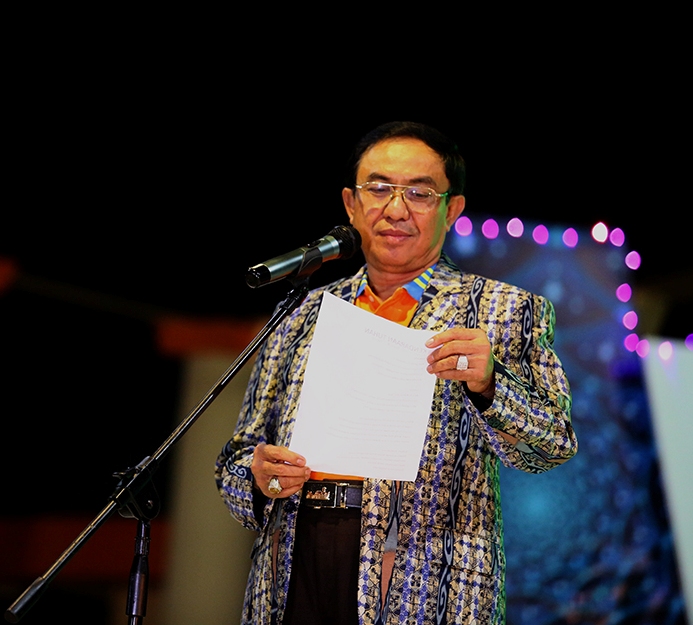 Nampil Dihadapan Seniman Riau, HM Wardan Grogi