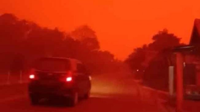 Akibat Kebakaran Hutan, Kondisi Siang di Provinsi ini Seperti Planet Mars
