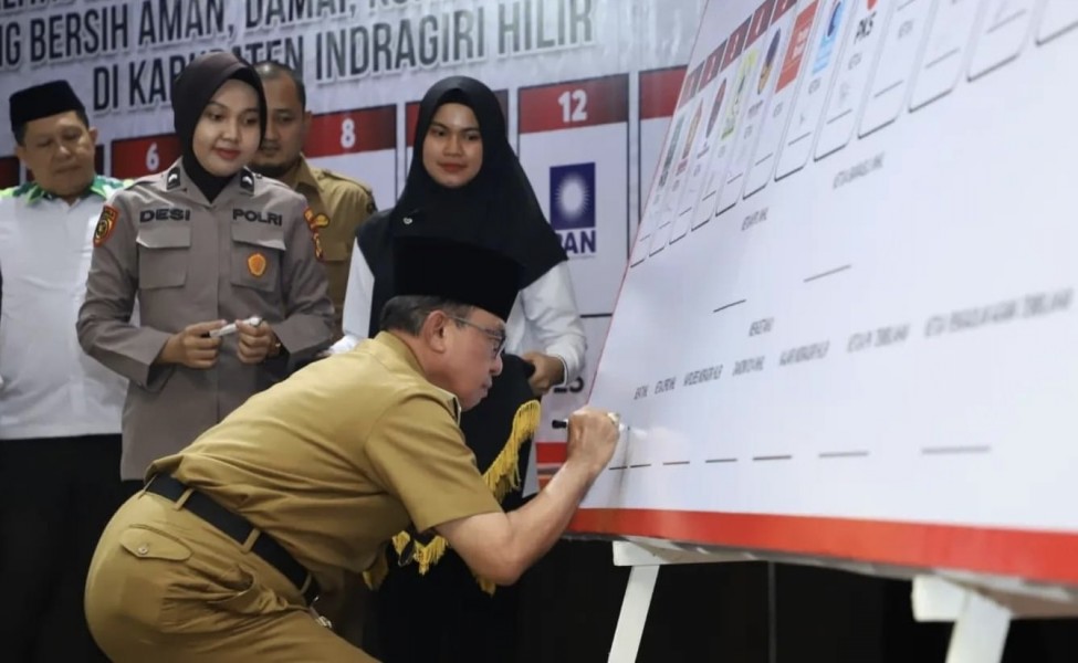 Bupati HM Wardan Hadiri Dan Buka Rakor Dialog Politik Serta Penandatanganan Deklarasi Pemilu Damai