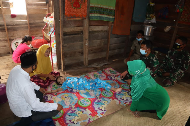 Dandim 0314/Inhil Resmikan Bedah Rumah di Gaung dan Berbagi Tali Asih