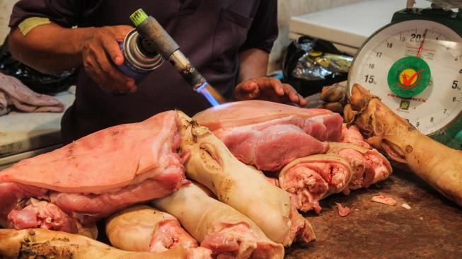 Kerupuk dan Sosis Mengandung Babi Asal Malaysia Dijual Bebas Bikin Heboh