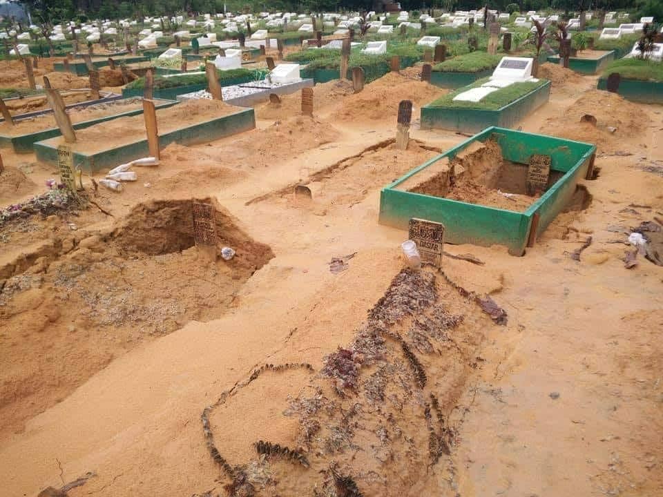 Diguyur Hujan Beberapa Kuburan di Pekanbaru ini Amblas