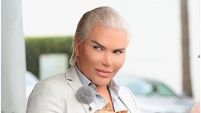 Si Manusia Boneka Ken Potong 4 Tulang Iga, Untuk Apa?