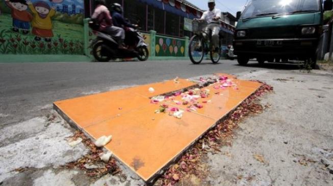 Misteri Makam Tanpa Nama di Pinggiran Jalan