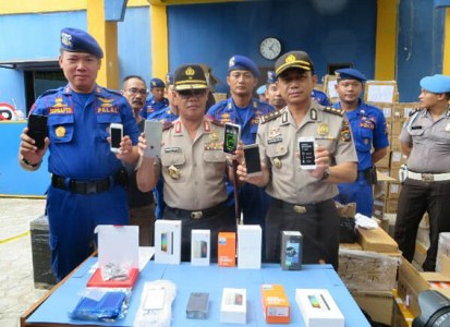 Polda Riau Amankan 13.114 Unit Handphone Ilegal