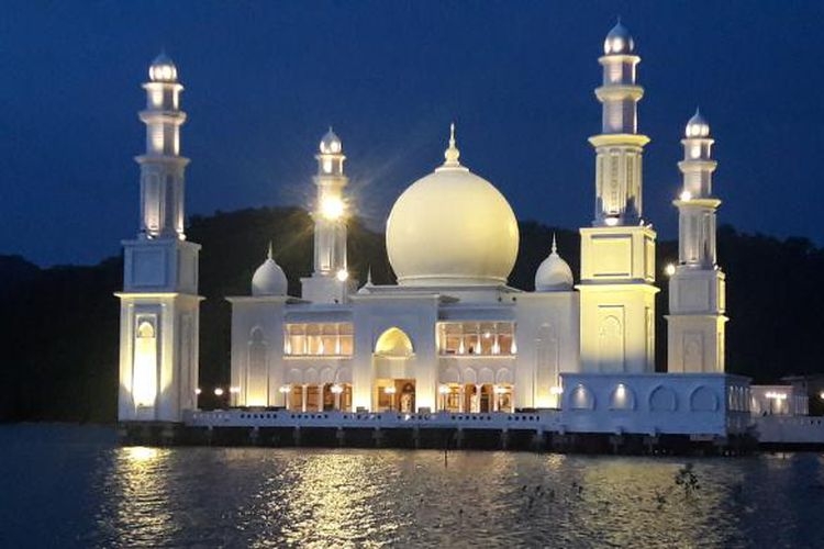 Indahnya Tiga Masjid Terapung di Indonesia