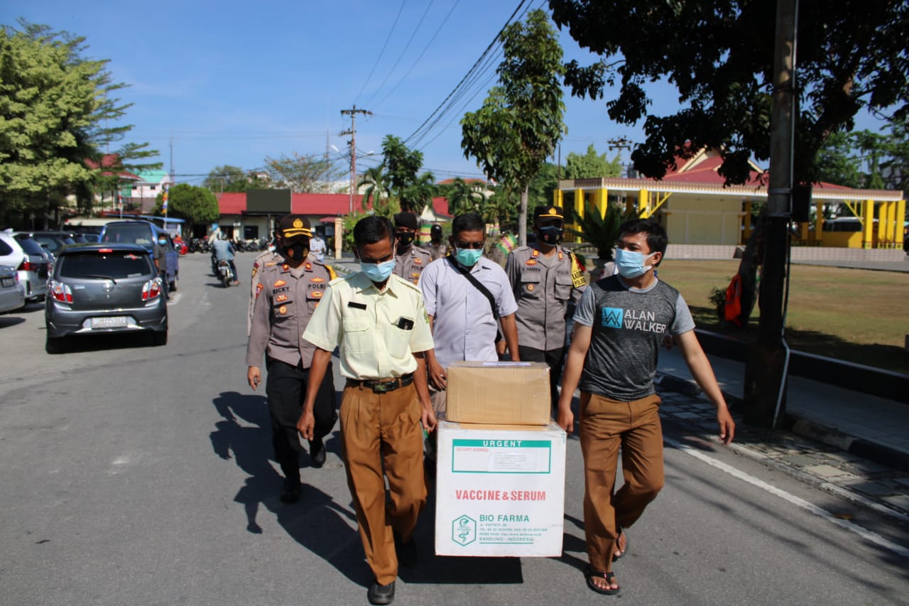Polres Karimun Kembali Kawal Pendistribusian Vaksin Covid-19