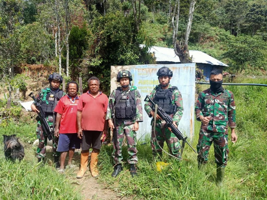 Karya Bakti TNI di Distrik Minage Kabupaten Tolikara