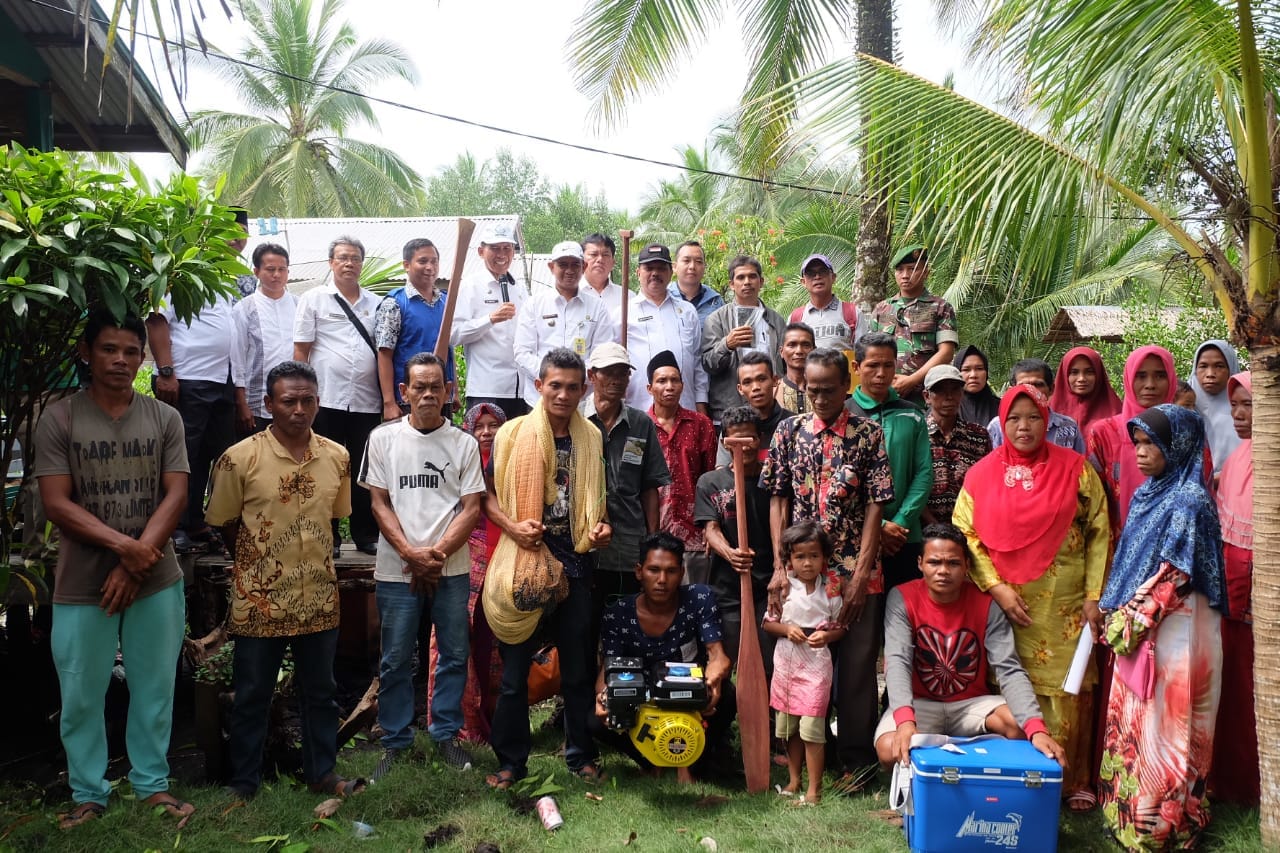 Said Syarifuddin Salurkan Bantuan 15 Unit Perahu Motor Beserta Alat Tangkap Perikanan