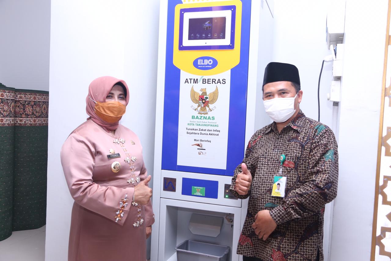Walikota Lantik DKM Masjid Agung Al Hikmah dan Resmikan ATM Beras