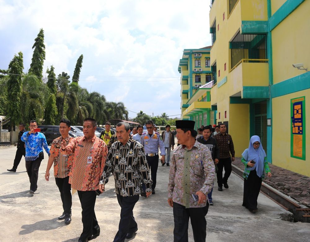 Belum Berpengalaman, Petugas Embarkasi Haji Antara Riau Langsung Dibimbing Petugas Batam
