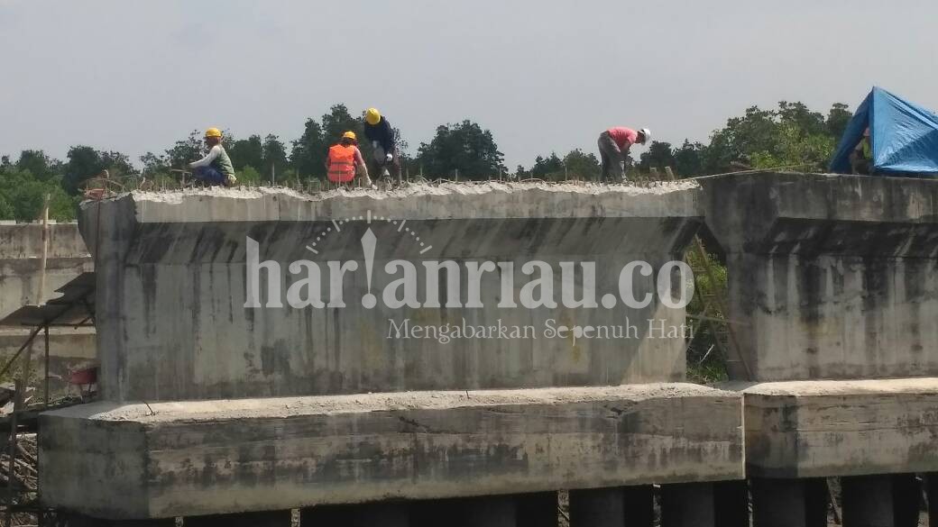 Tanpa Papan Proyek, Pembangunan Jembatan Pelindo I Dumai Dilanjutkan