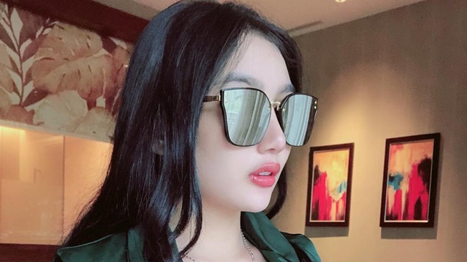 Pose Menantang Pamela Safitri, 'Ada yang bulat tapi bukan tekat'