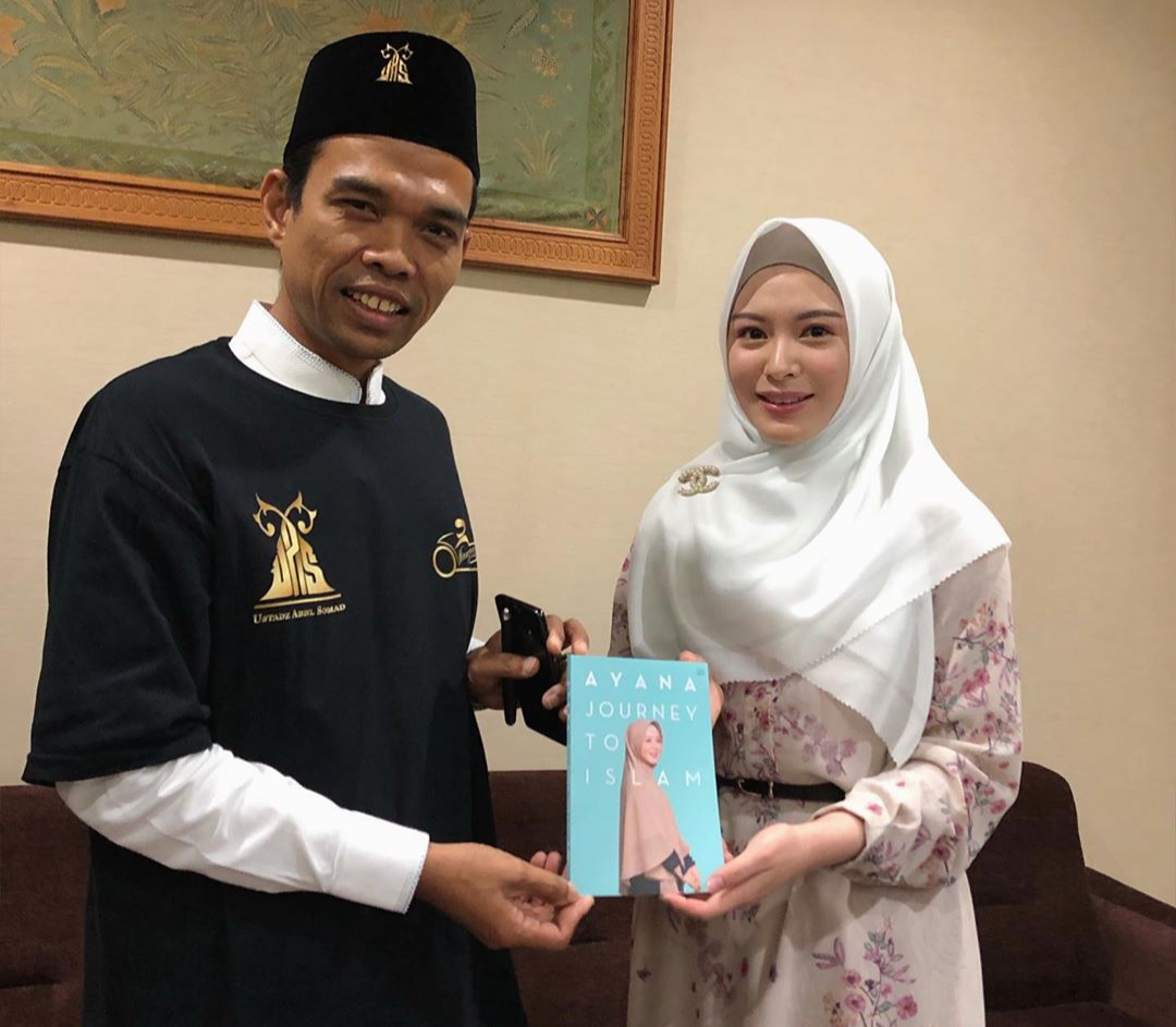 Momen Bahagia Ustaz Abdul Somad dan Model Cantik Korsel Ayana Moon, Didoakan Berjodoh