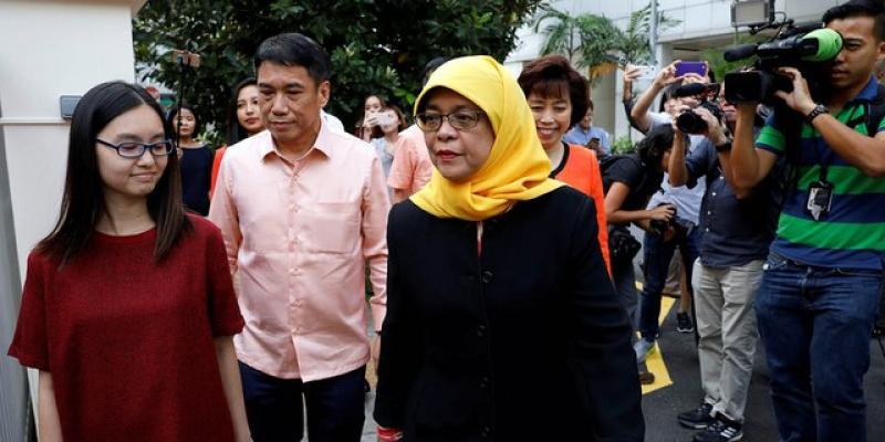 Halimah Yacob Presiden yang Pernah Berjualan Nasi Padang Pakai Gerobak