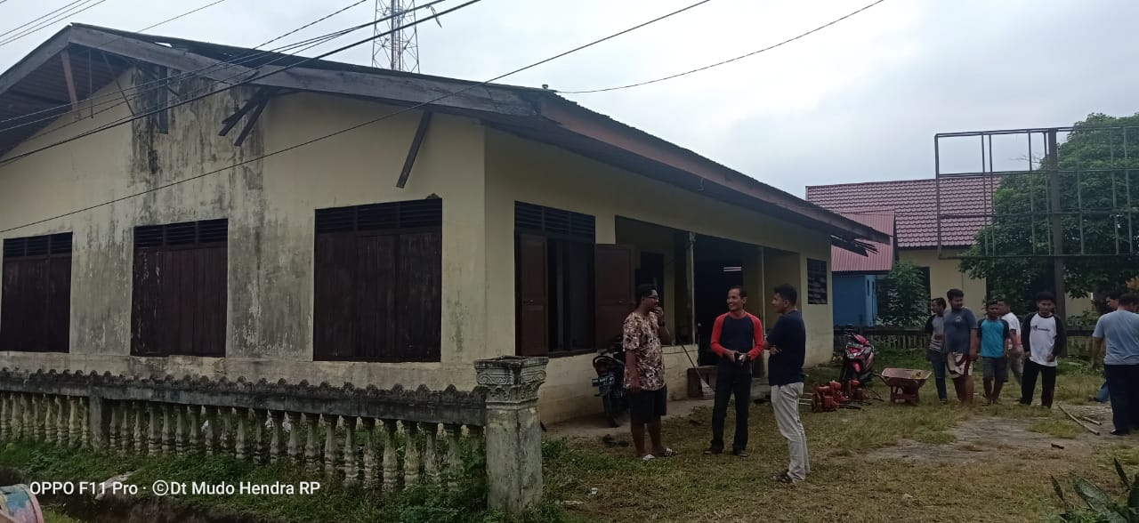 Sepuluh Tahun Terabaikan, Pemerintah Kecamatan Baserah Revitalisasi Gedung Berondo