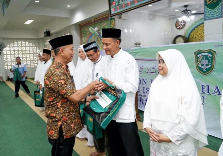 10 Civitas Akademika UIR Berangkat ke Tanah Suci